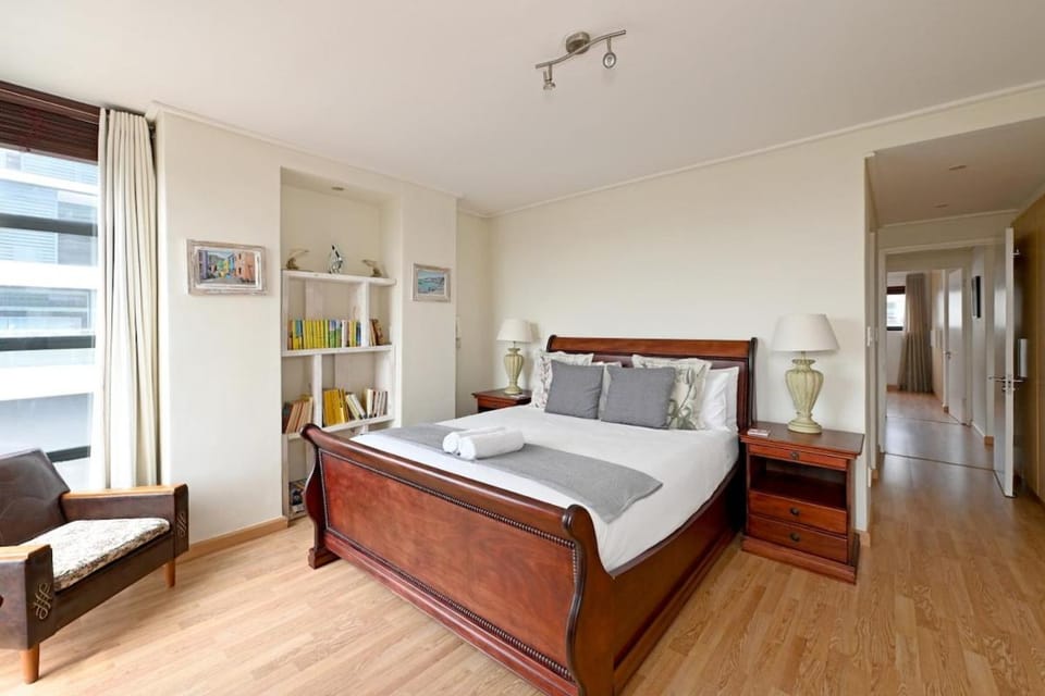 Two Bed Apartment Spacious 6th Floor Secure Apartment in Cape Town