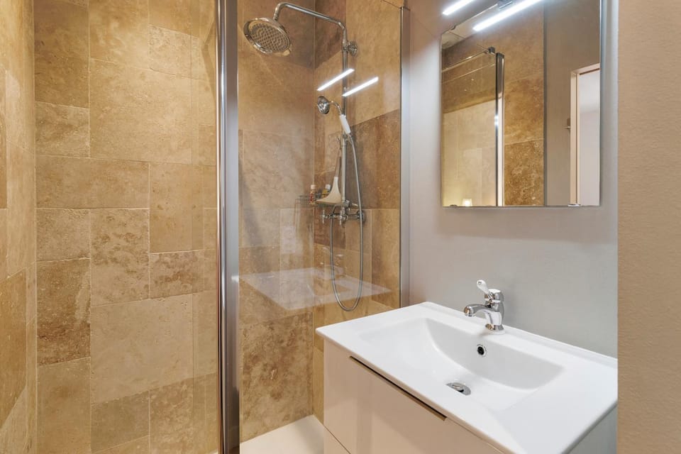 Bathroom, Living room
