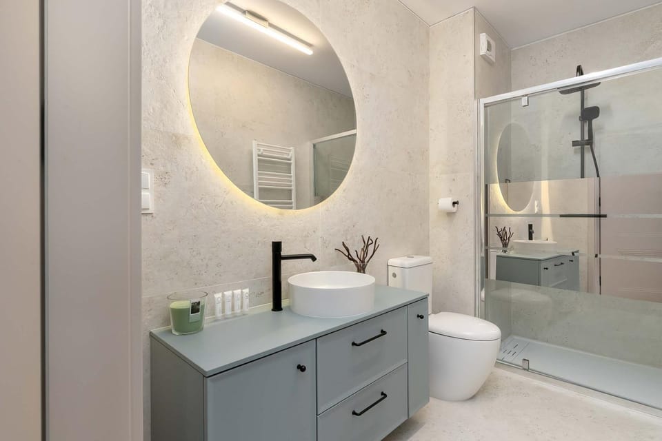 Shower, Toilet, Bathroom, towels