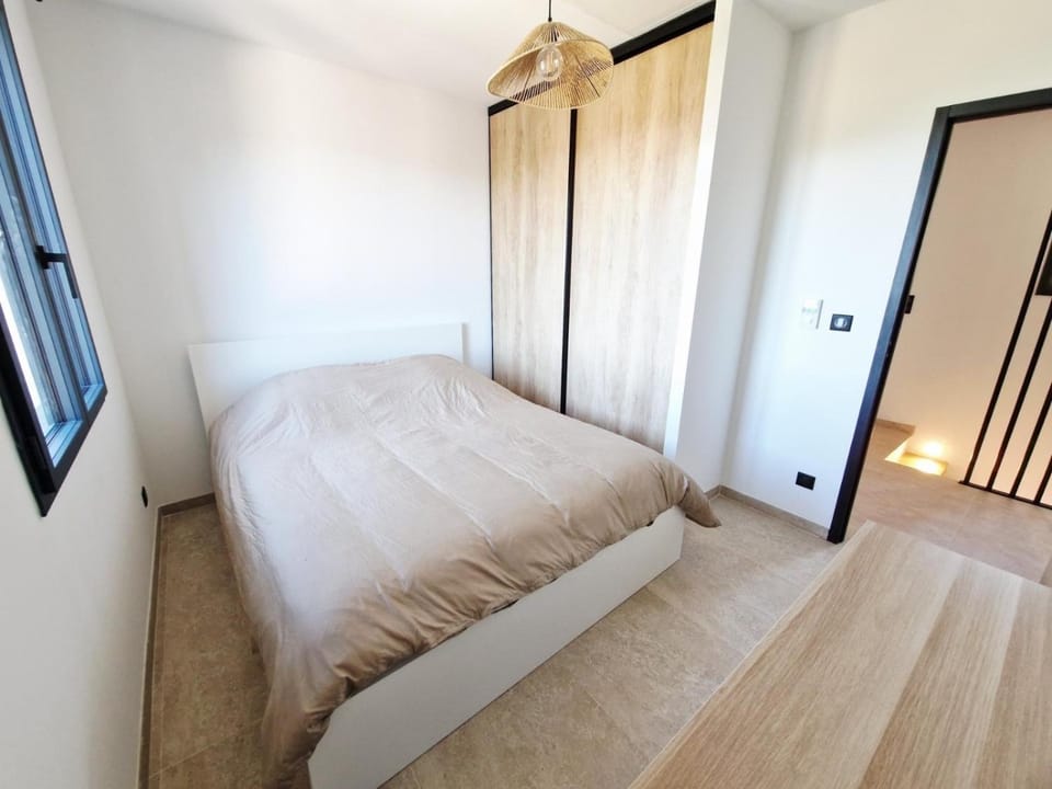 Bed, Photo of the whole room, Bedroom, wardrobe