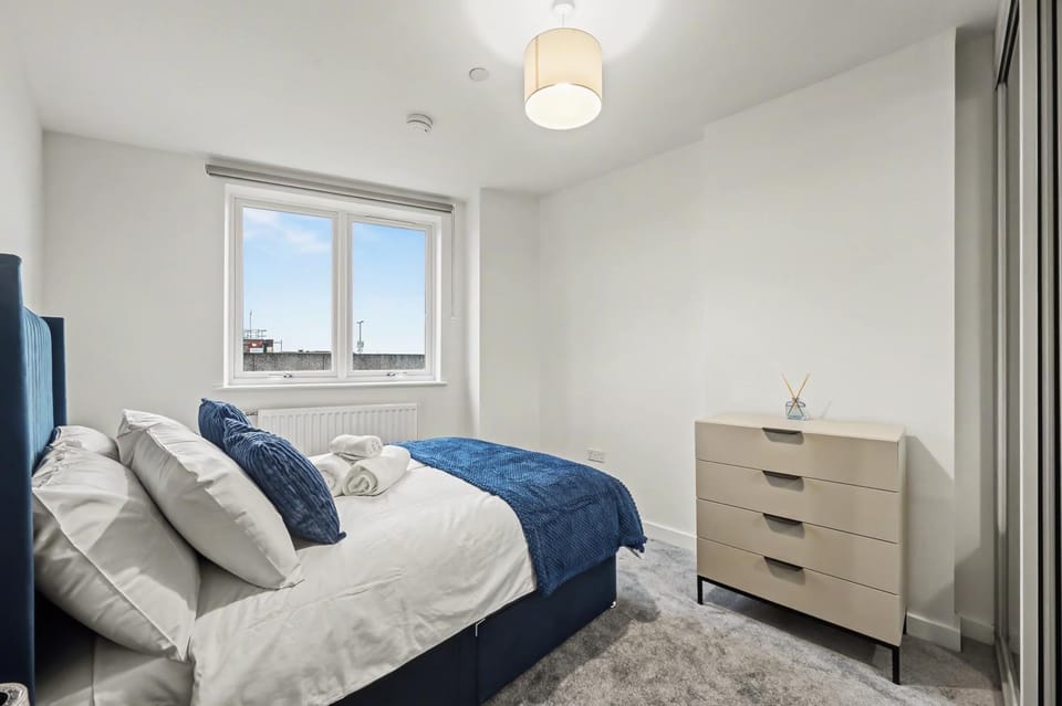 Bed, View (from property/room), View (from property/room), Bedroom, City view, City view, wardrobe