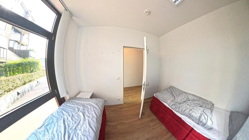 Spacious 4-bedroom house for 8 people Apartment in Bonn