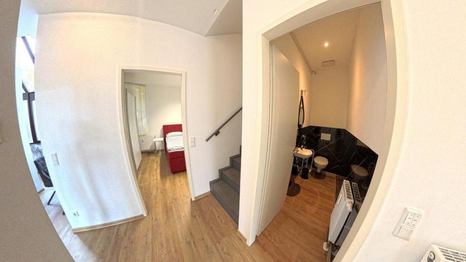 Spacious 4-bedroom house for 8 people Apartment in Bonn