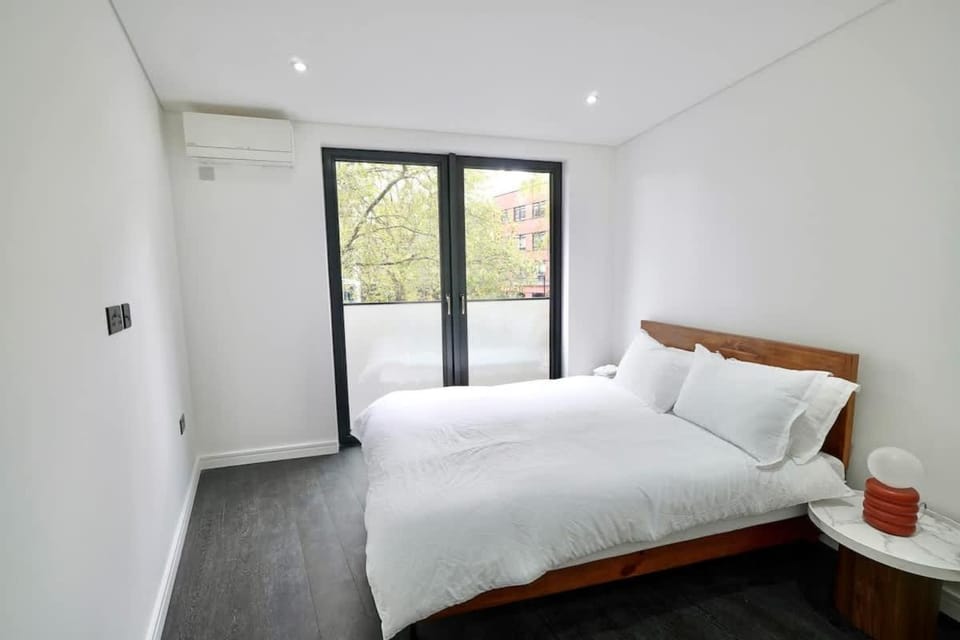 New, 4th Floor, 2 bed up to 6ppl Flat, Waterloo Apartment in City of Westminster