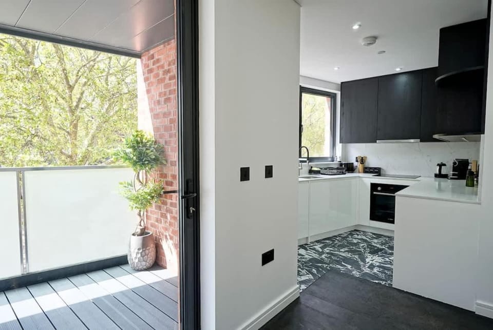 New, 4th Floor, 2 bed up to 6ppl Flat, Waterloo Apartment in City of Westminster