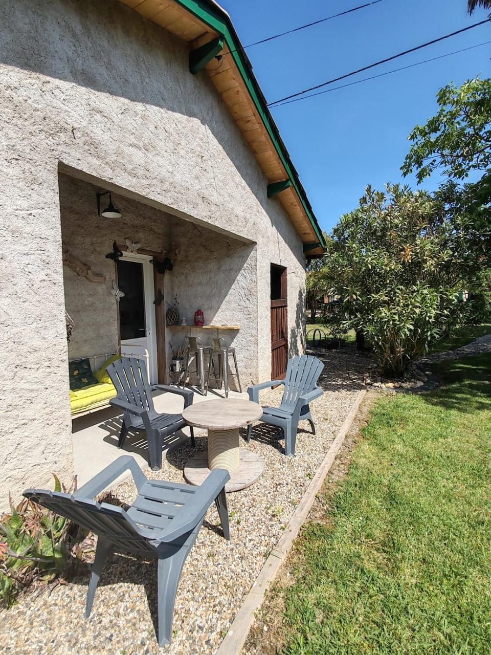 Patio, Garden, Garden view, sunbed