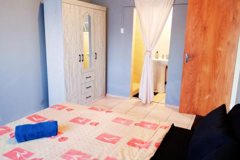 Bed, Bathroom, Photo of the whole room, Bedroom, towels, wardrobe