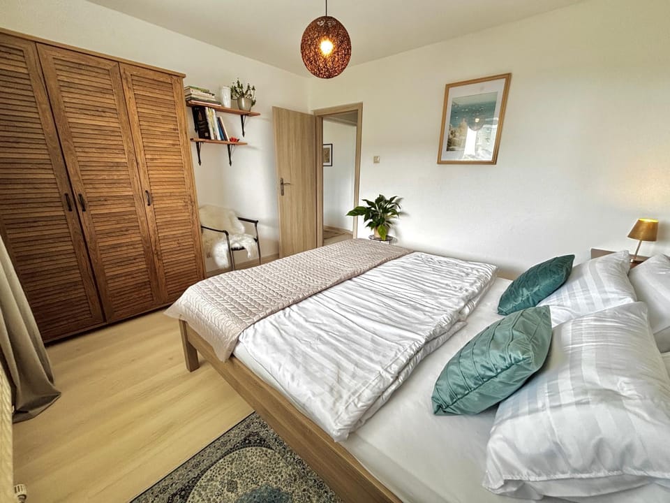 Bed, Photo of the whole room, Bedroom, wardrobe