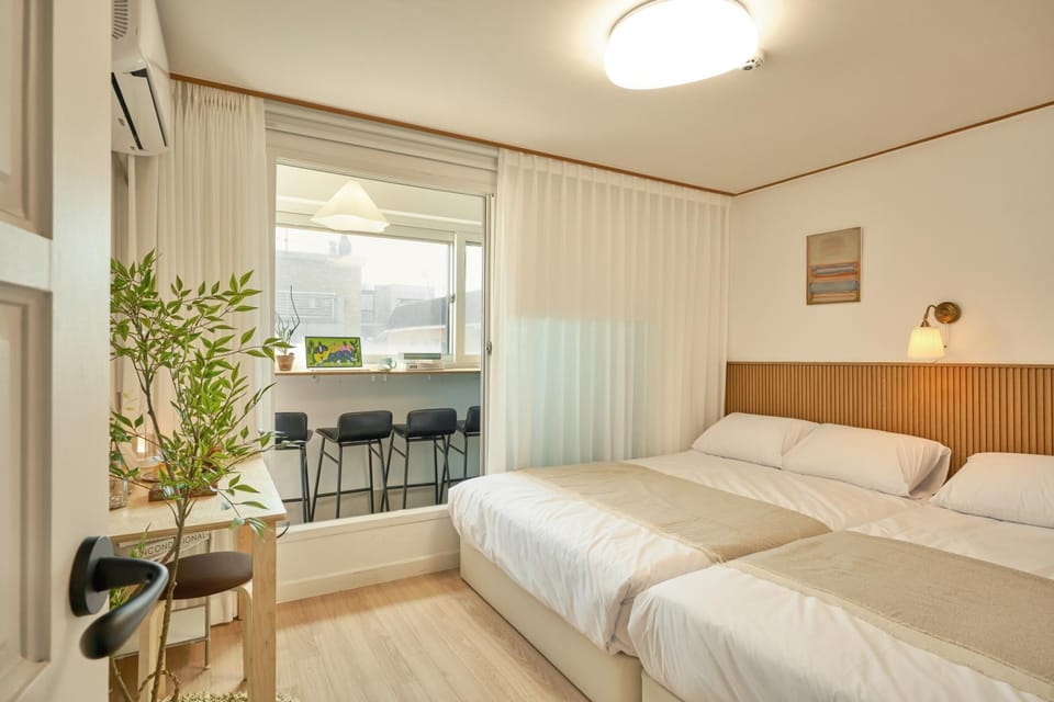 View (from property/room), Balcony/Terrace, Bedroom, City view, City view, Landmark view