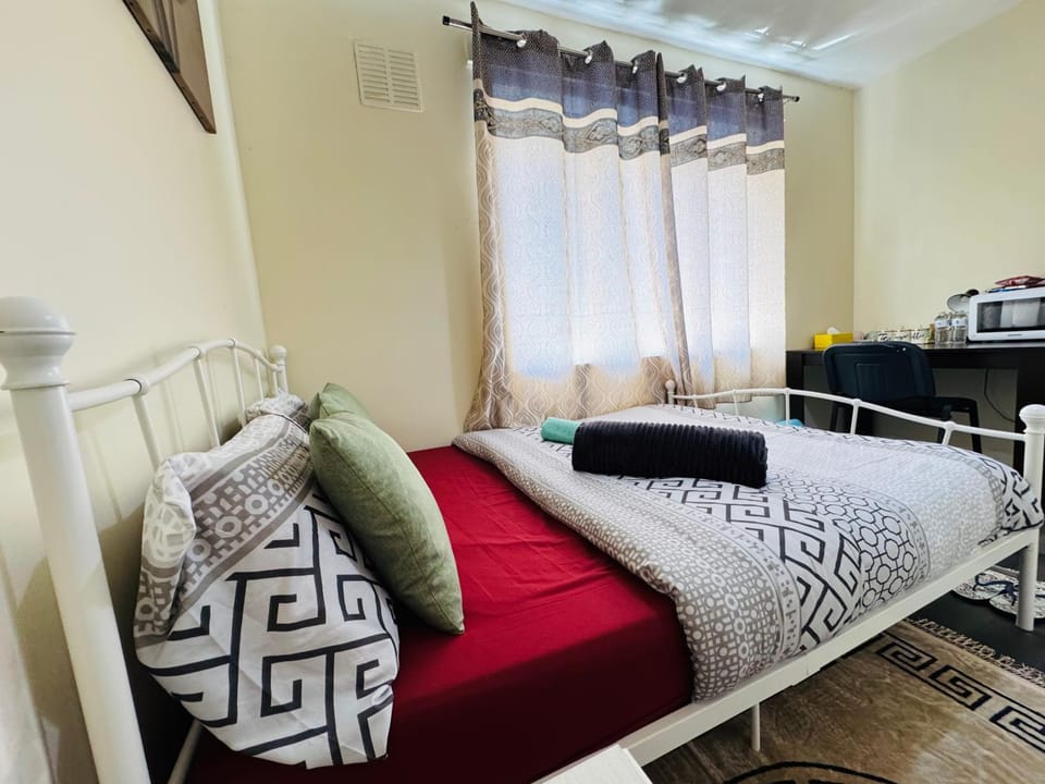 Private Double Room Near Birmingham Airport & NEC with Free Parking Vacation rental in Metropolitan Borough of Solihull