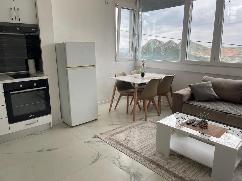 Natural landscape, Kitchen or kitchenette, Living room, Seating area, Dining area, oven
