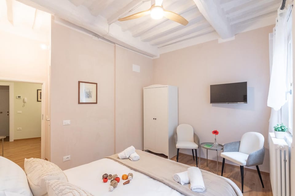 TV and multimedia, Photo of the whole room, Bedroom, towels