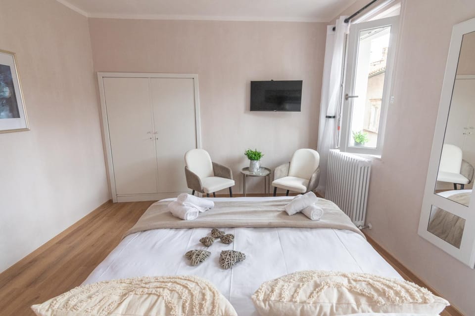 TV and multimedia, Bedroom, towels