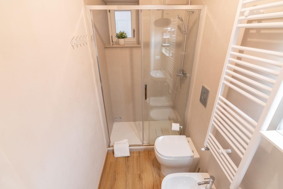 Shower, Toilet, Bathroom