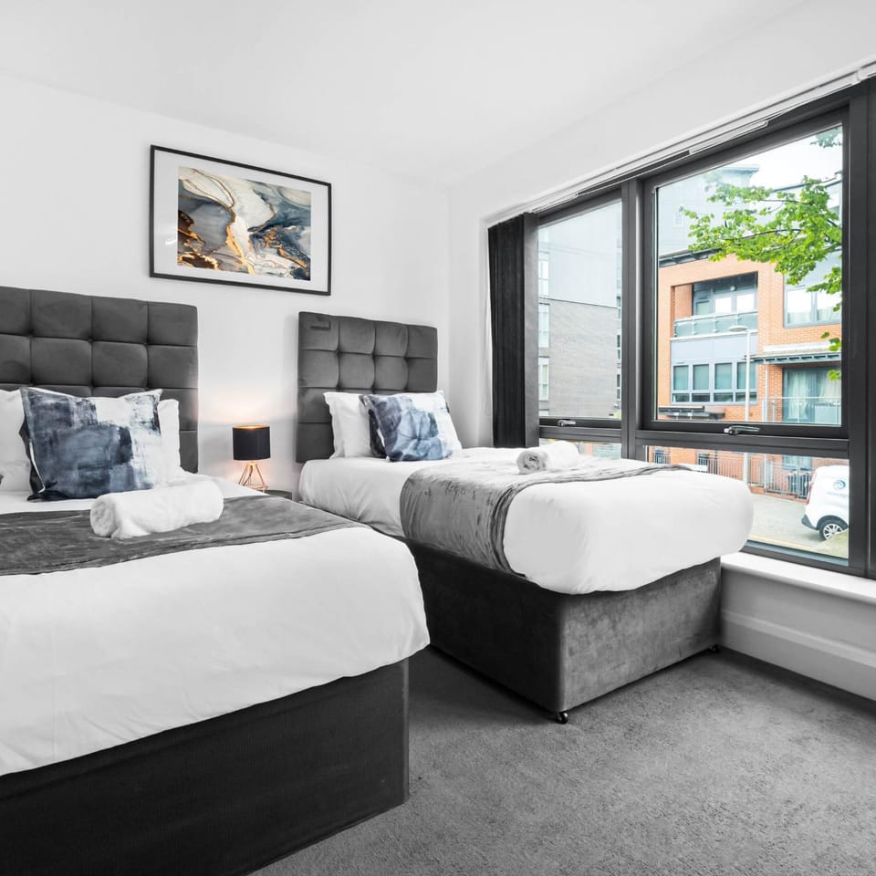 Bed, Photo of the whole room, Bedroom