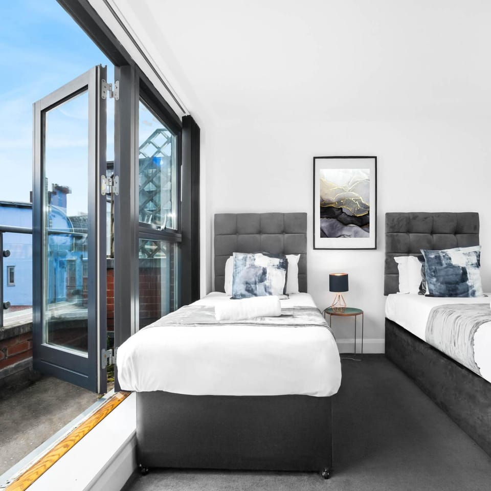 Bed, View (from property/room), Balcony/Terrace, Photo of the whole room, Bedroom