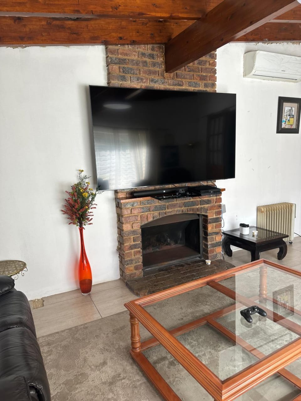 Royaltics Lumina house Apartment in Roodepoort