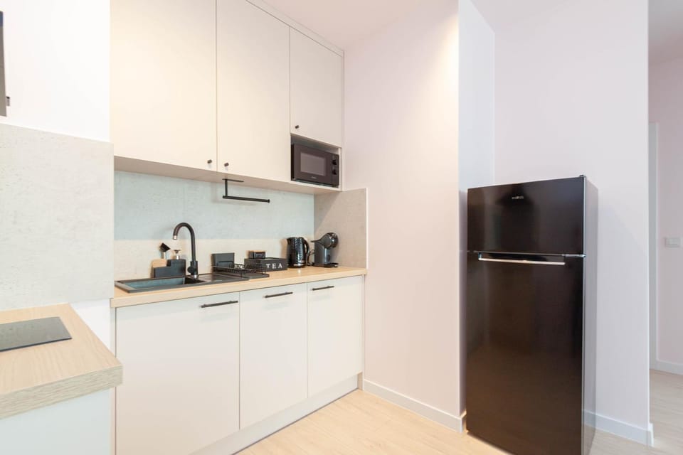Coffee/tea facilities, Kitchen or kitchenette, dishwasher, microwave, stove, toaster