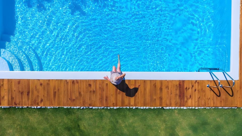 Day, People, Garden, Pool view, Swimming pool, Swimming pool, sunbed