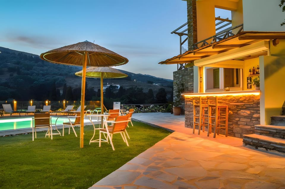Garden, Lounge or bar, Garden view, Swimming pool, minibar