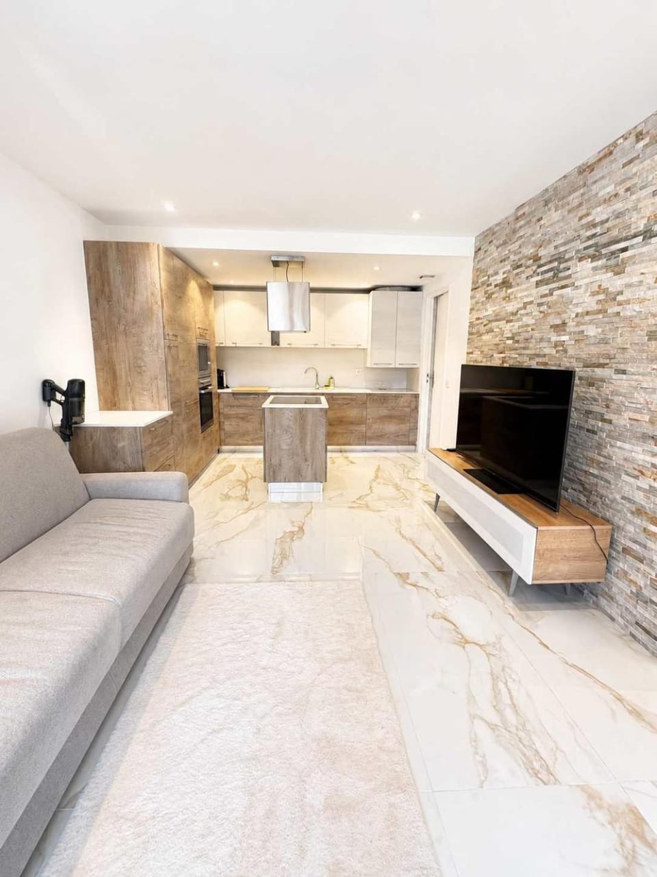 TV and multimedia, Kitchen or kitchenette, Living room
