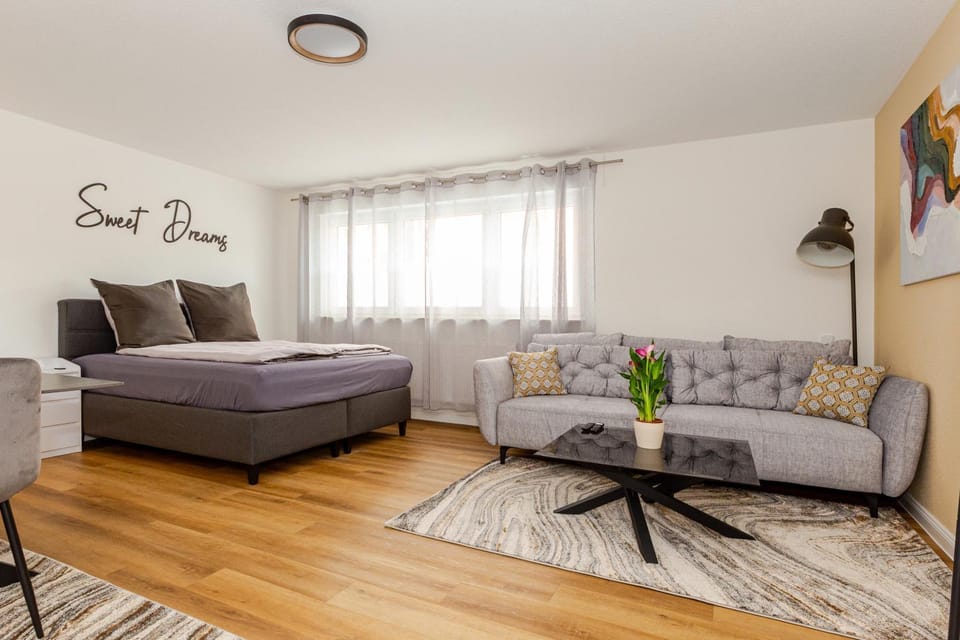 Bed, Photo of the whole room, Seating area, Bedroom