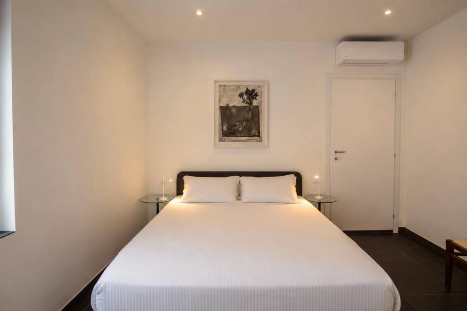 Bedroom, air conditioner