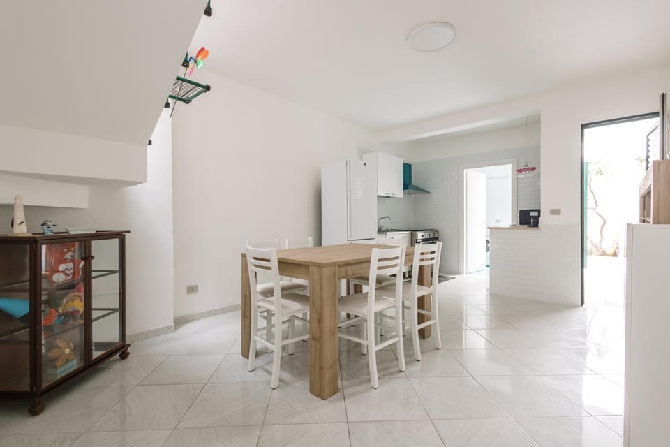 Dining area, kitchen