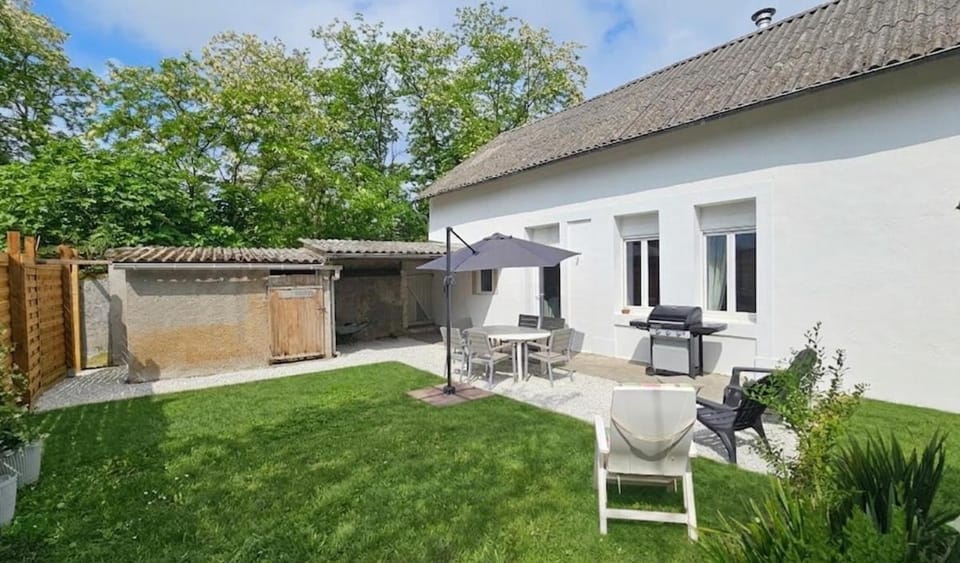 Property building, Garden, Garden view, sunbed