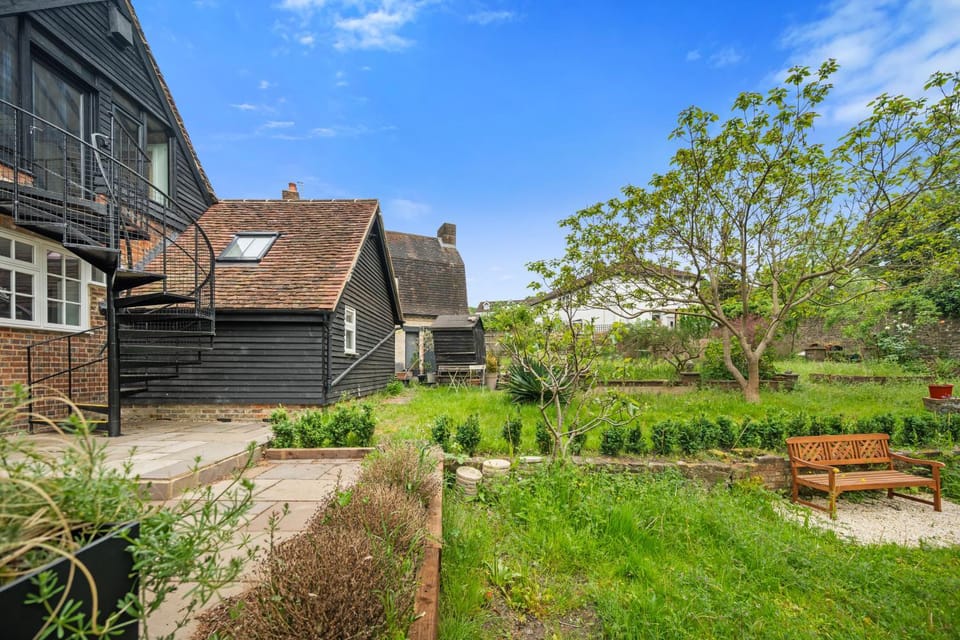 Property building, Spring, Day, Natural landscape, Garden, Garden, Garden view