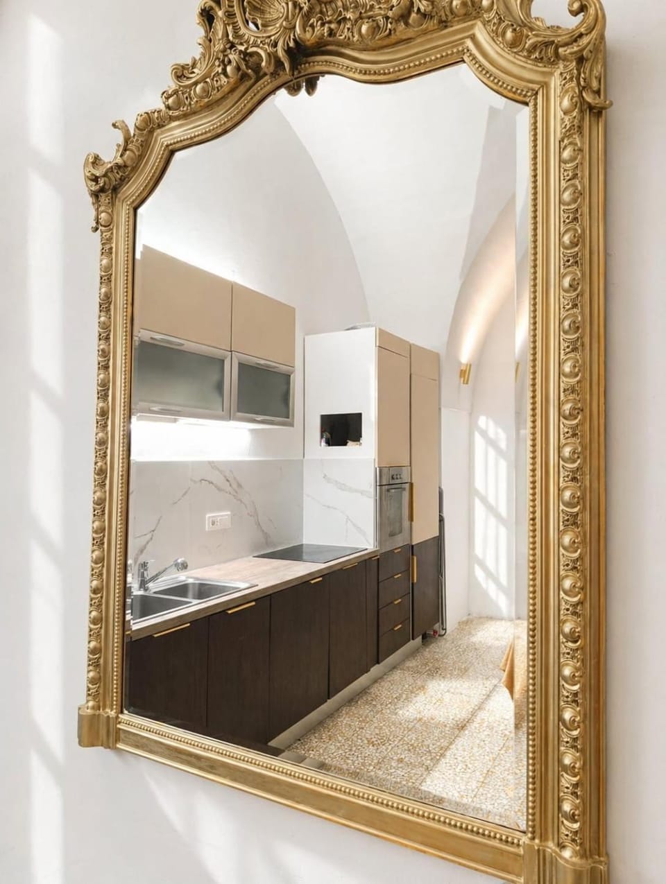 Charming apartment combining ancient and modern Apartment in Galatone