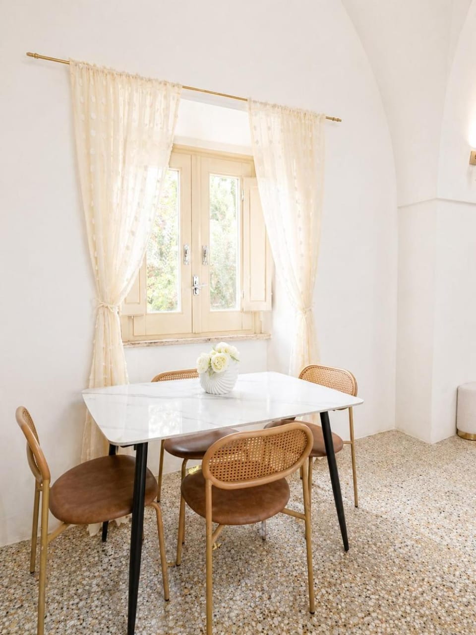 Charming apartment combining ancient and modern Apartment in Galatone