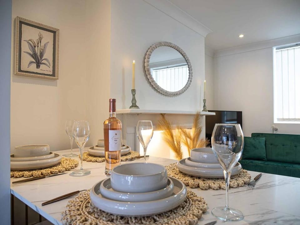 Tide And Seek - Garden Flat by the Sea Apartment in Dover District