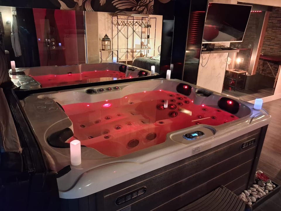 Suite avec Jacuzzi - Clim - Terrasse - Wi-Fi Apartment in Agde