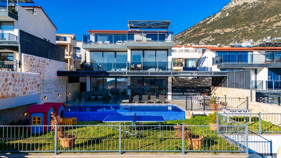 Property building, Swimming pool