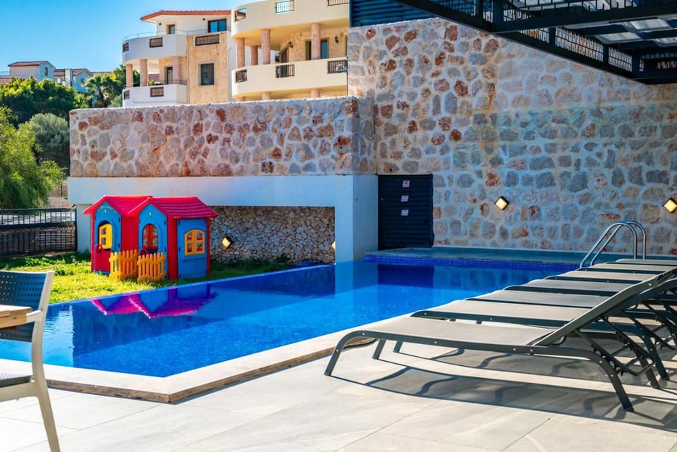 Property building, Swimming pool