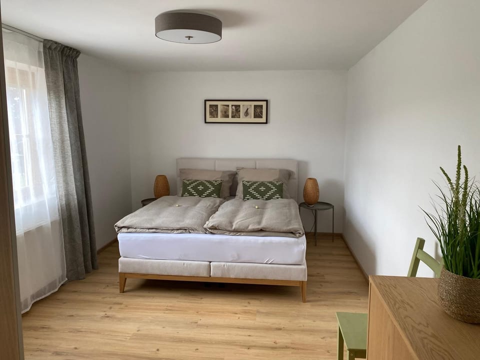 Photo of the whole room, Bedroom