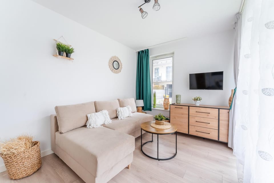 TV and multimedia, Living room, Photo of the whole room, Seating area, Evening entertainment