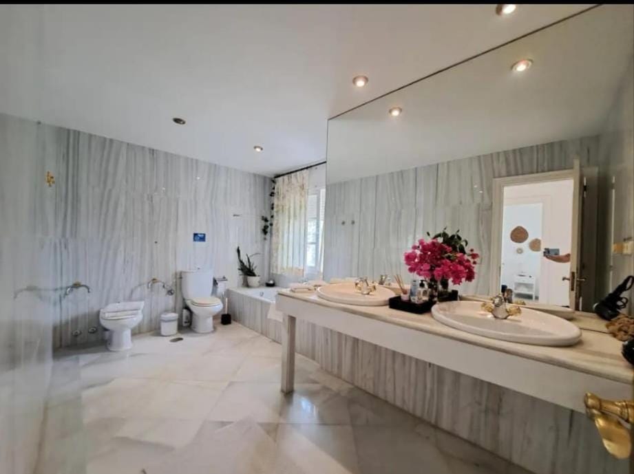 Toilet, Bathroom, Bath, towels