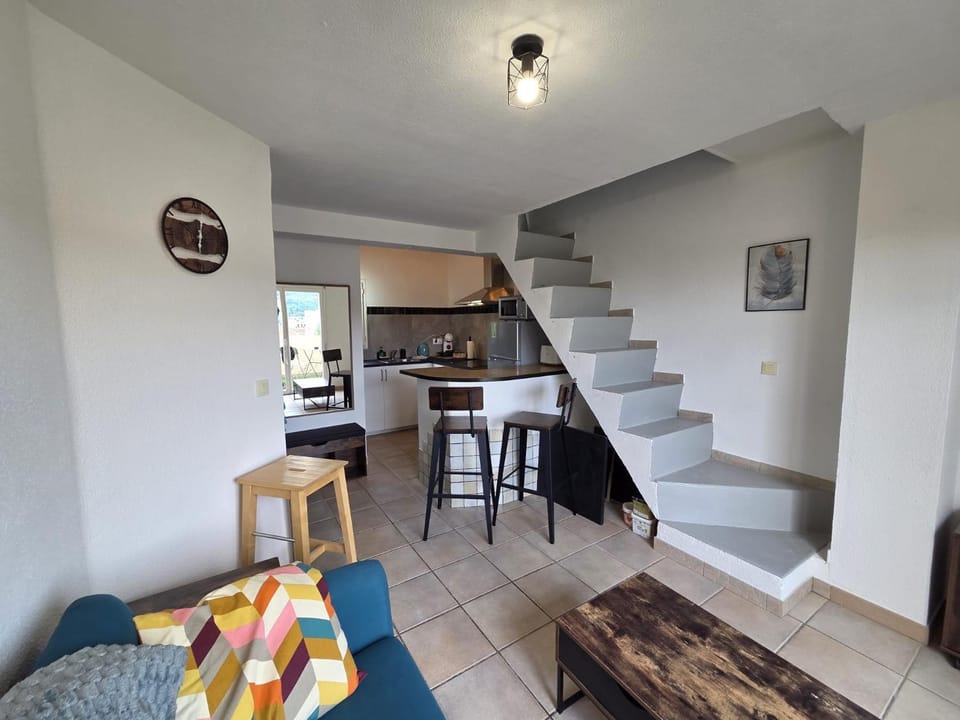 Kitchen or kitchenette, Living room, Seating area, Dining area