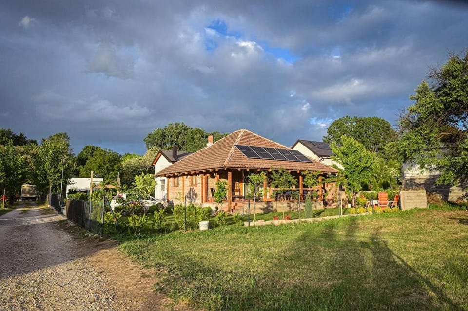 Property building, Spring, Day, Natural landscape, Garden, Garden view