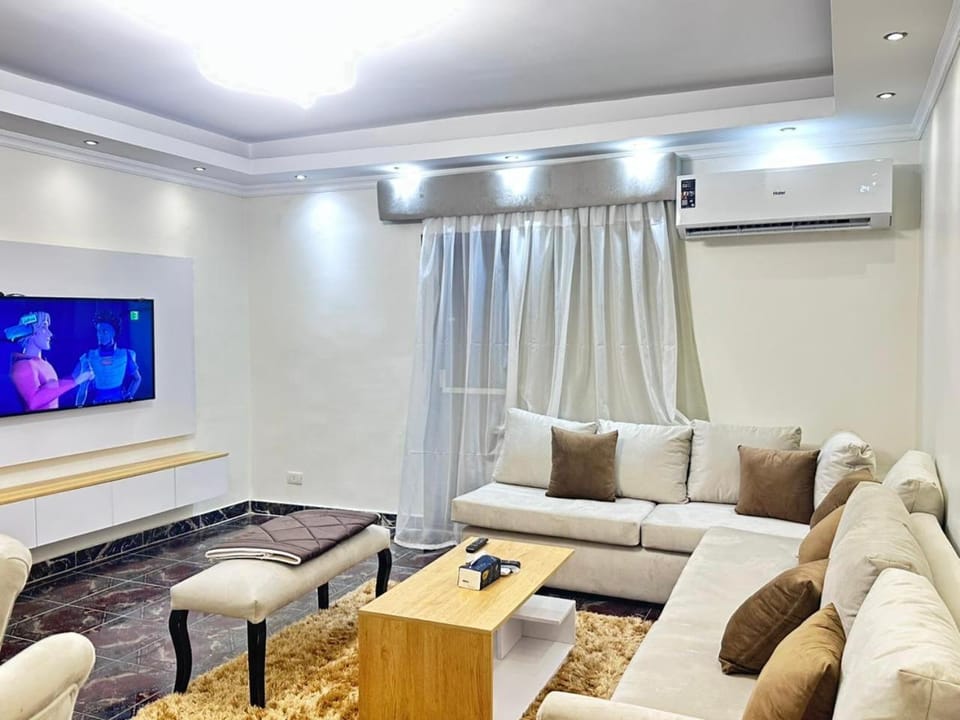 شقه فندقيه رائعه بجوار مول سيتى ستارز Apartment in Cairo Governorate