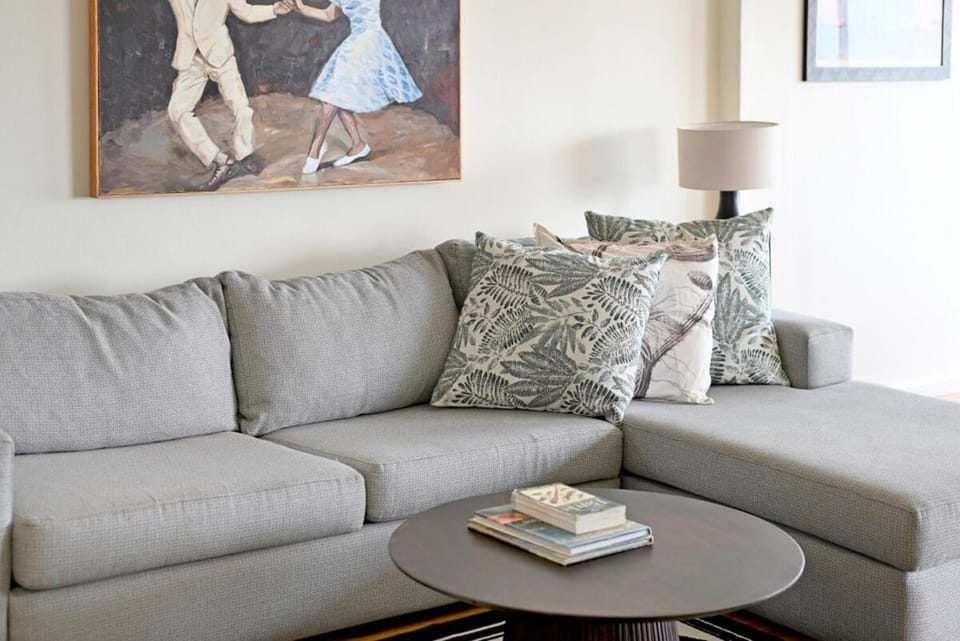 Spacious Bright Apt 50m to Ocean Apartment in Sea Point