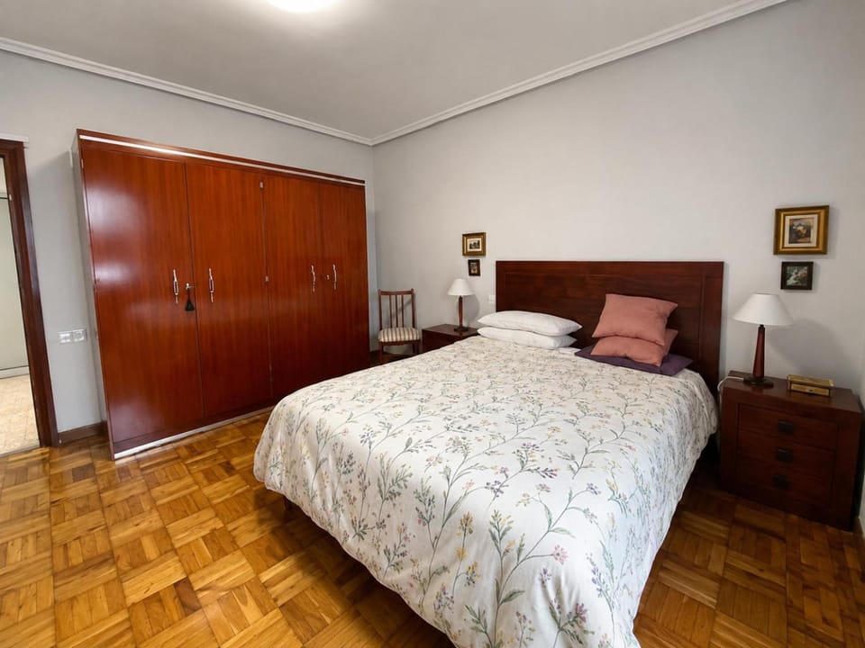 Bed, Photo of the whole room, Bedroom, wardrobe