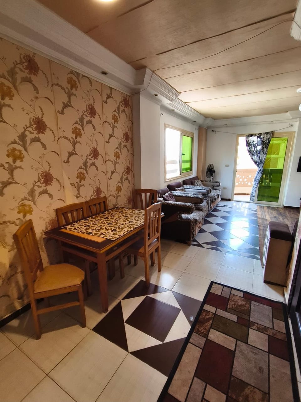 Living room, Food, internet