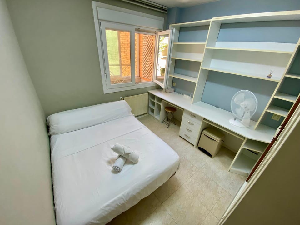 Habitación privada baño compartido Bed and Breakfast in Getafe