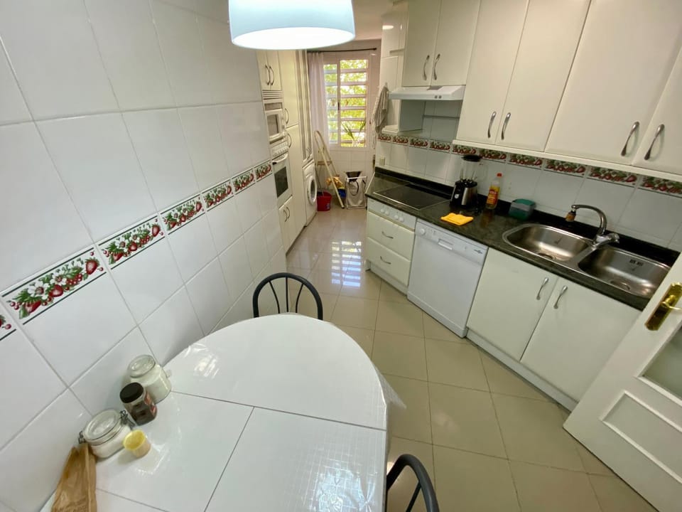 Habitación privada baño compartido Bed and Breakfast in Getafe