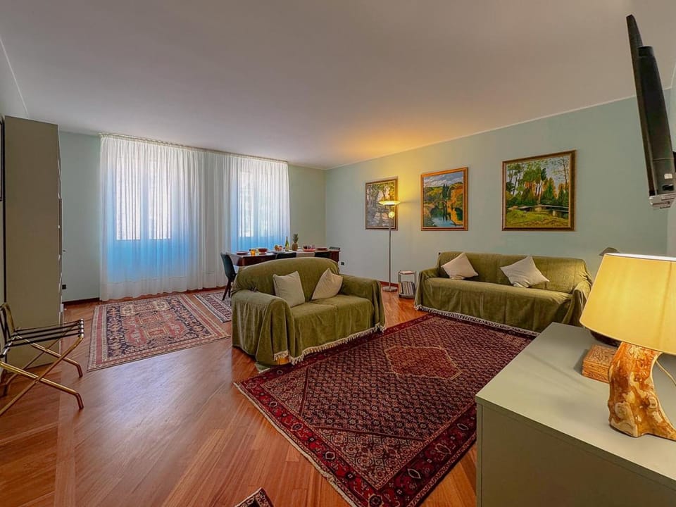 Central Ancona: 6 guests stay by Host Hero Apartment in Marche