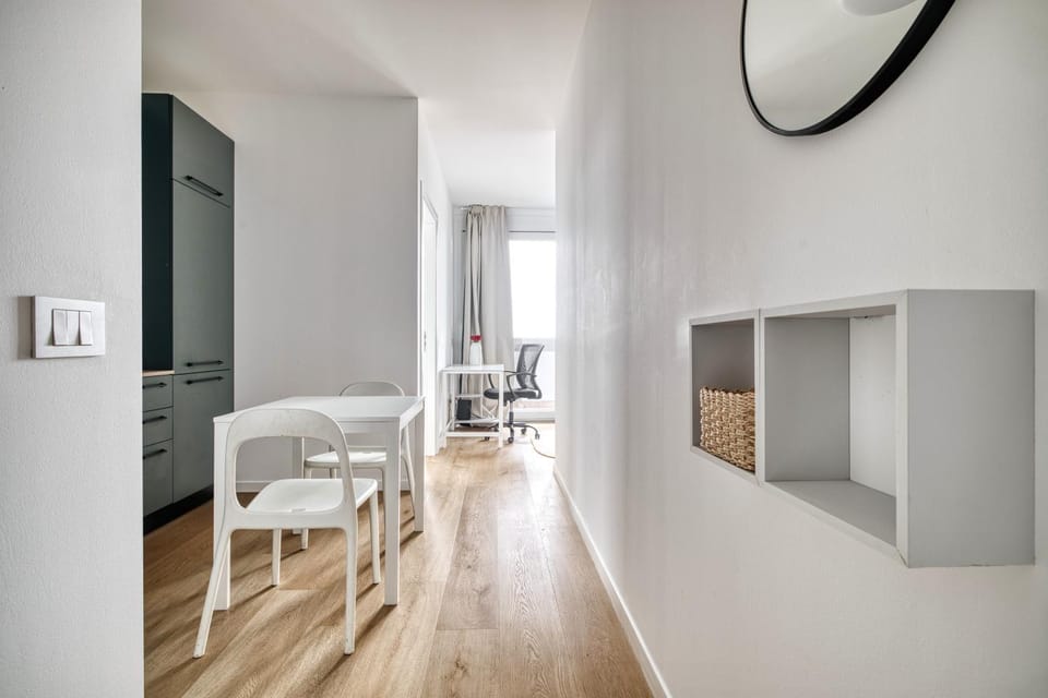 Kitchen or kitchenette, Seating area, Dining area