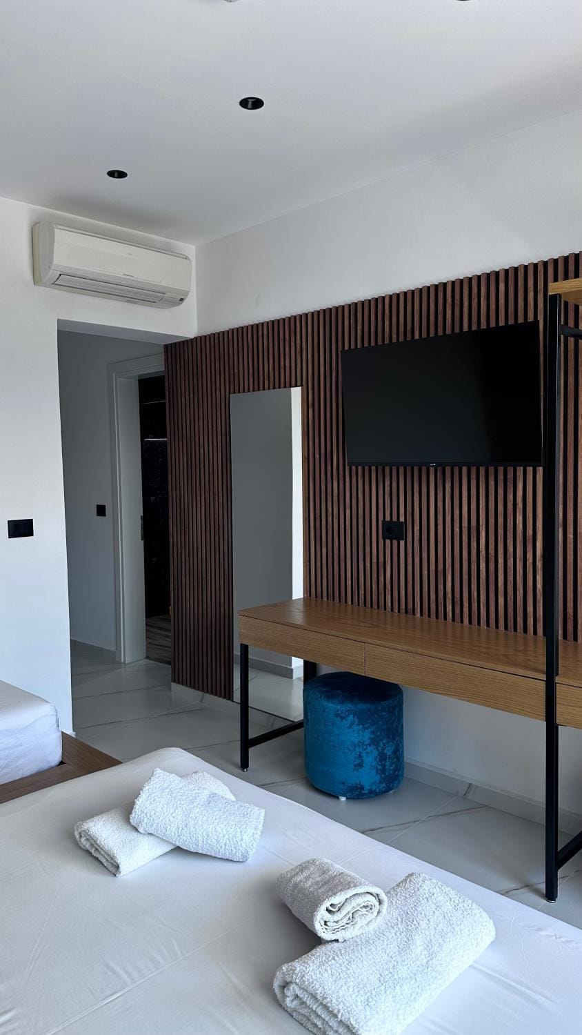 TV and multimedia, Bedroom, air conditioner